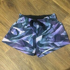Lululemon Womens Purple‎ Blue Geometric Pleated Cuffed Drawstring Shorts Size 4